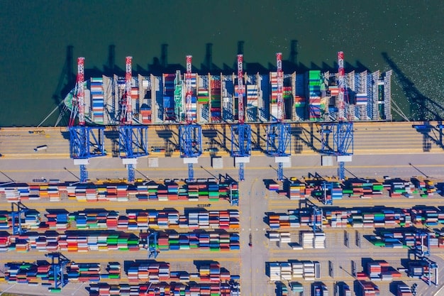 US Trade Deficit: Analyzing Causes & Solutions for 2025